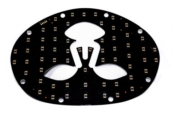 Αγορά Πραγματοποίηση SMT ακριβείας και ευέλικτων PCB για προηγμένο LED Πίνακα μάσκας φωτισμού Αξιόπιστη μάσκα ομορφιάς LED Πίνακα εκτυπωμένων κυκλωμάτων που εξασφαλίζει σταθερή απόδοση Ιατρική πιστοποίηση IATF16949 GB/T SMT online manufacture