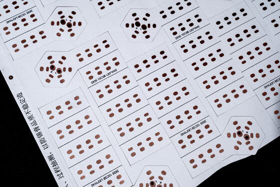 Αγορά Εύκαμπτη τυπωμένη πλακέτα διπλής στρώσης με επίπεδο πυροπροστασίας V0 και πάχος 0,25mm για φωτισμό LED online manufacture